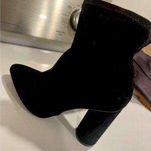 Women’s chunky heel bootie